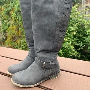 Women’s grey boots.